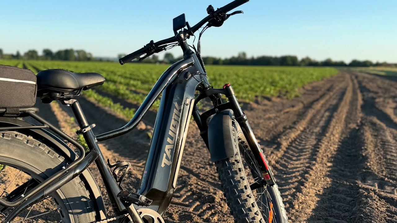 Vue de près d'un vélo électrique Taubik