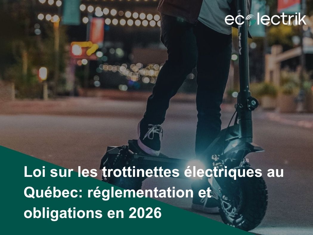 Une personne circulant en trottinette électrique sur une voie réservée en milieu urbain